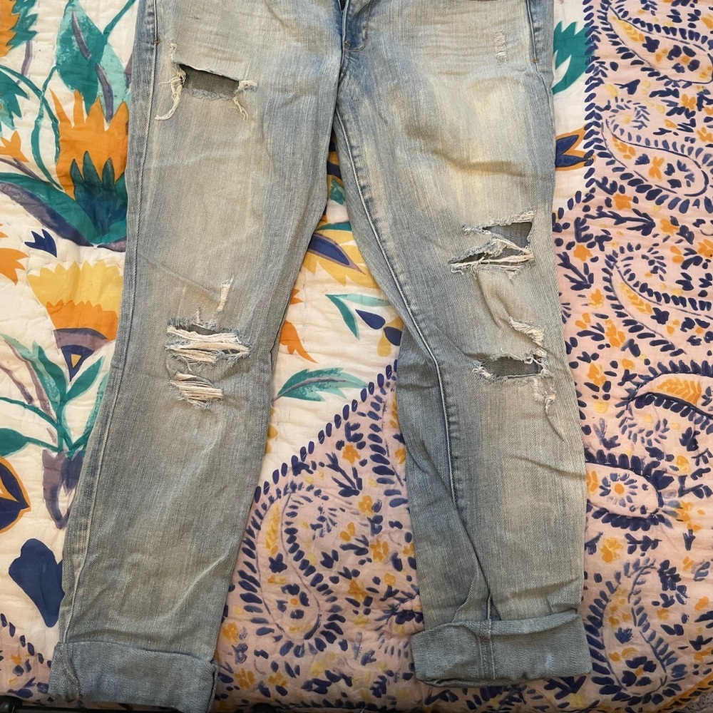 Distressed American eagle cropped capris